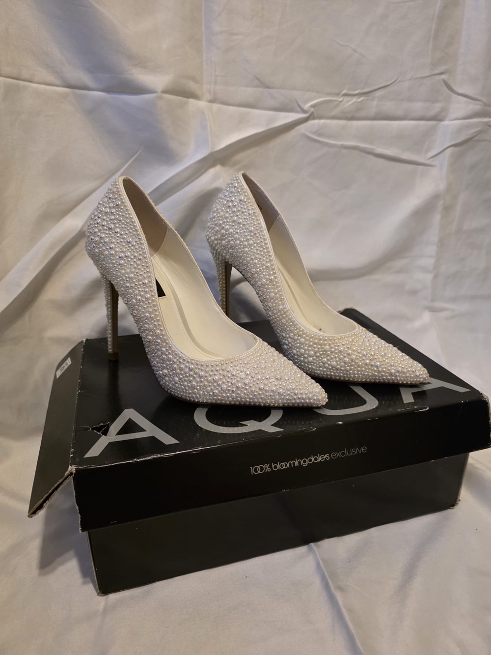 Elegant Pearl-Embellished White Stiletto Pumps sz 6